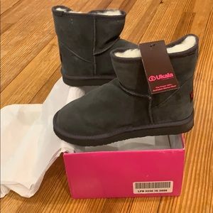 NWT AND BOX Ukala women’s shoes size 7